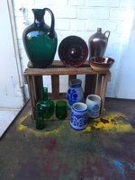 Weinkiste,Weinkrug,grünes Glas,Keramik