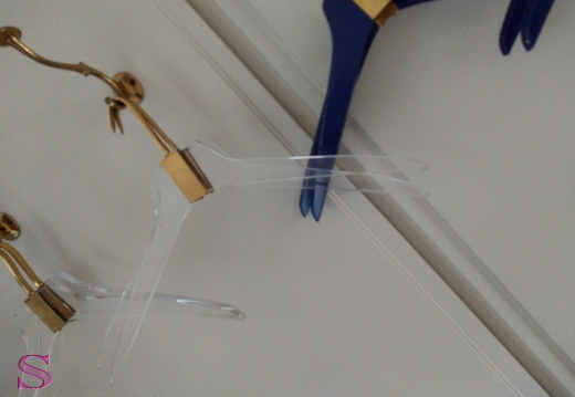 Messinghaken mit Acrylbügeln